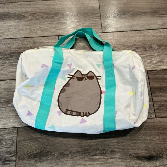 Pusheen Accessories Pusheen The Cat Duffle Bag And Sunglasses